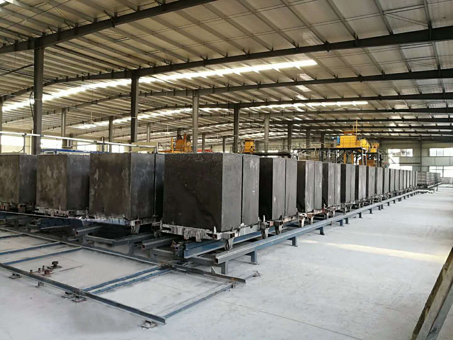 加(jia)氣塊生産線設(she)備  免蒸加氣磚(zhuan)設備